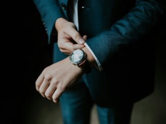 Man in a suit illustrating the launch of ARI, a professional-grade AI research agent for businesses created by You.com as part of their growing ecosystem of artificial intelligence agents.